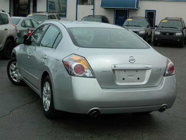 2009 Nissan Altima 2.5 4dr Sedan